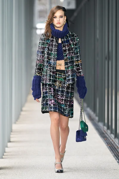 Look 10